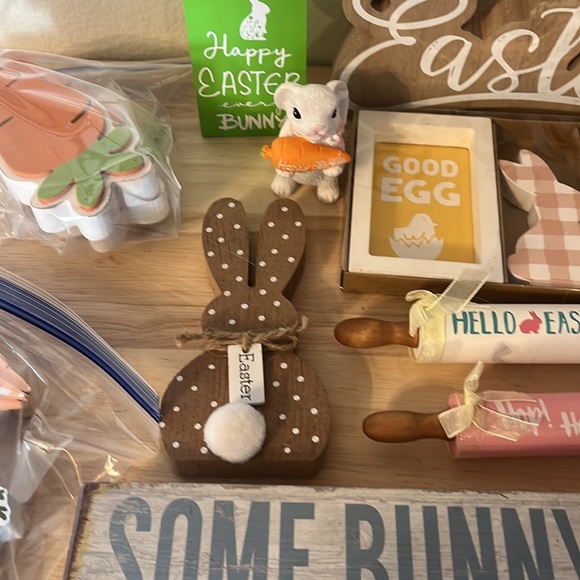 13. Misc lot of Easter decor - Picture 6 of 6